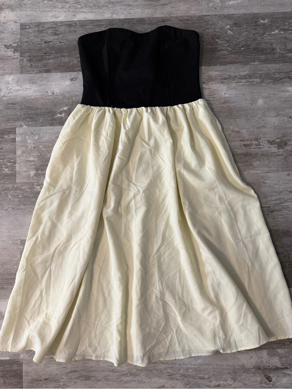 Cream Midi dress - Classic Gathered Waist - Picture 3 of 4